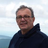 Ervant Vahe Nishanian, MD Profile Headshot